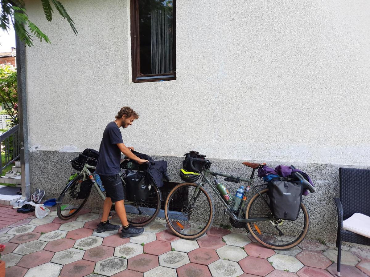 Bus Station Hostel Πέγια Εξωτερικό φωτογραφία